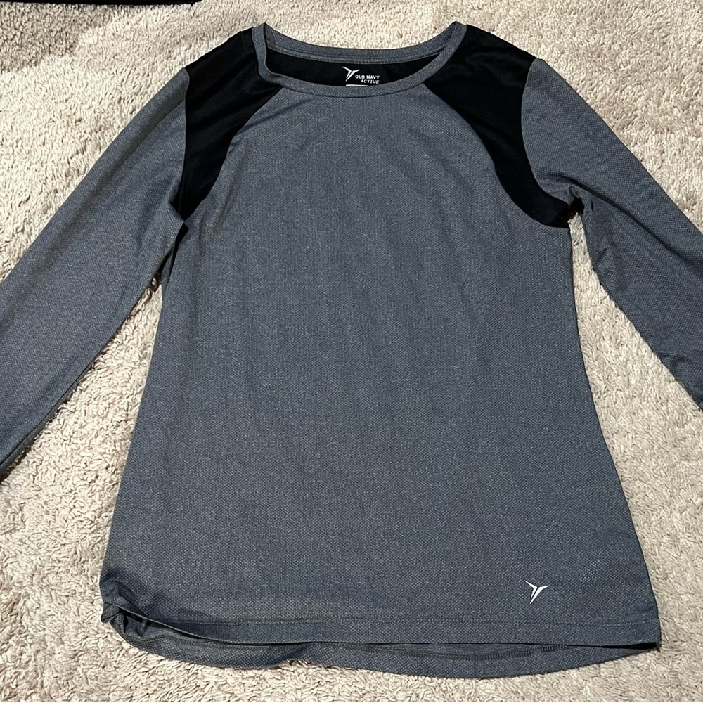 Grey/Black Old Navy Men’s M Active Go-Dry Long-sleeve Shirt